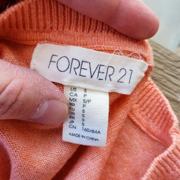 Forever21 Lightweight Women's Peach Sweater Size Small - Picture 2 of 8